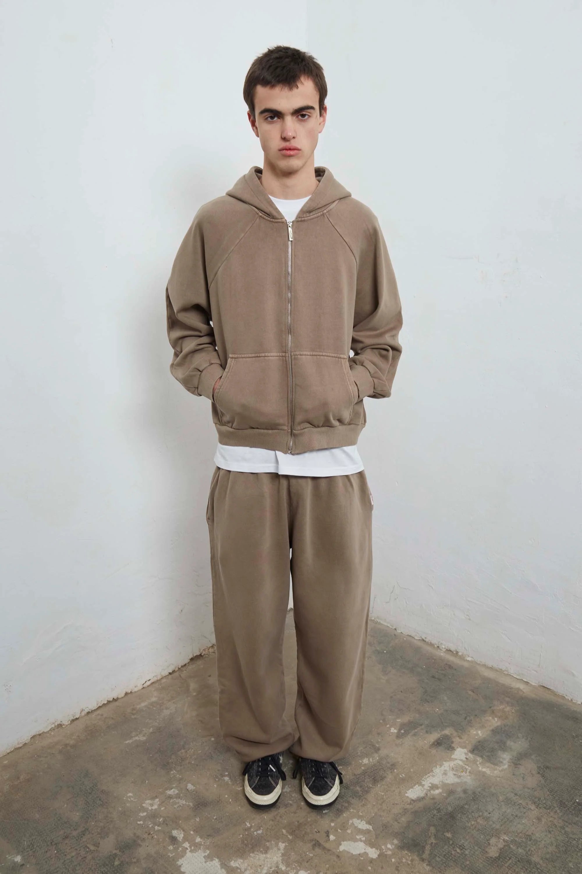 SSSTUFFF Mini Logo Sweatpants - Taupe